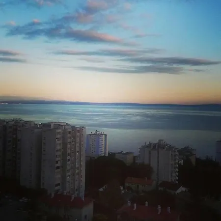 12th Floor Sea View Apartmán