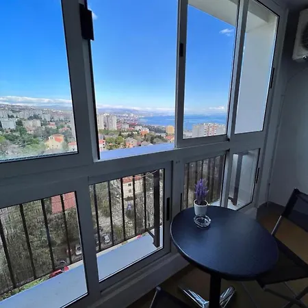 12th Floor Sea View רייקה