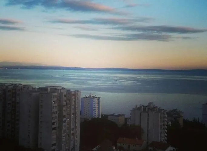 12th Floor Sea View Apartman